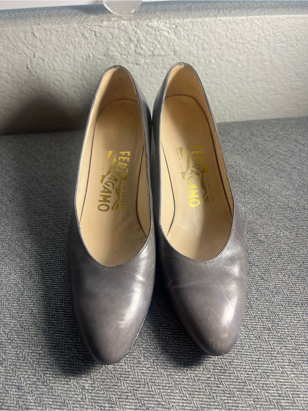 Salvatore Ferragamo Vintage Gray Leather Pointed Toe Pumps Size 6 (Fits 4.5–5)